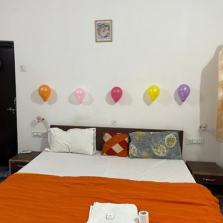 Sunrise Bed & Breakfast Khajurāho Extérieur photo