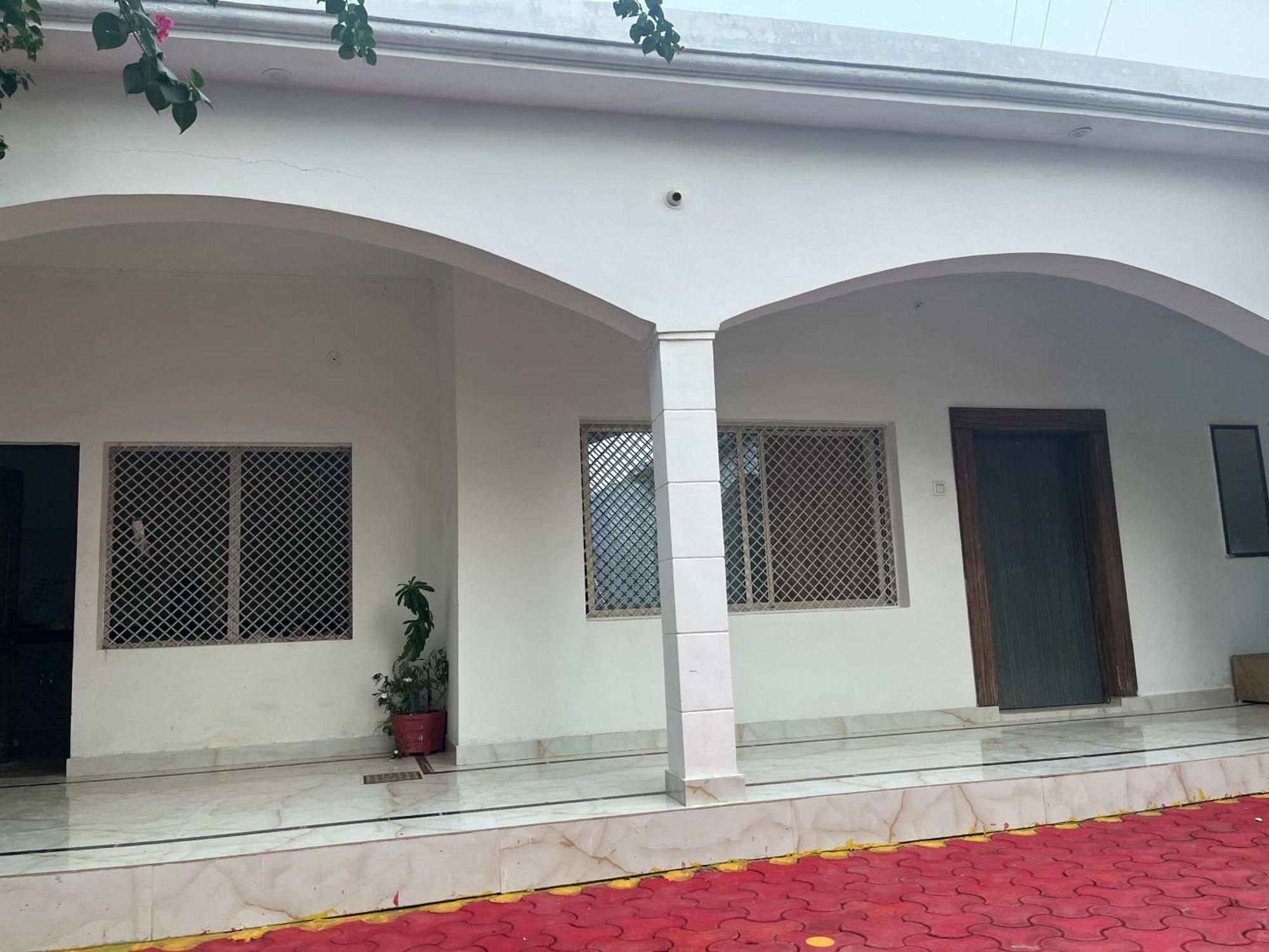 Sunrise Bed & Breakfast Khajurāho Extérieur photo