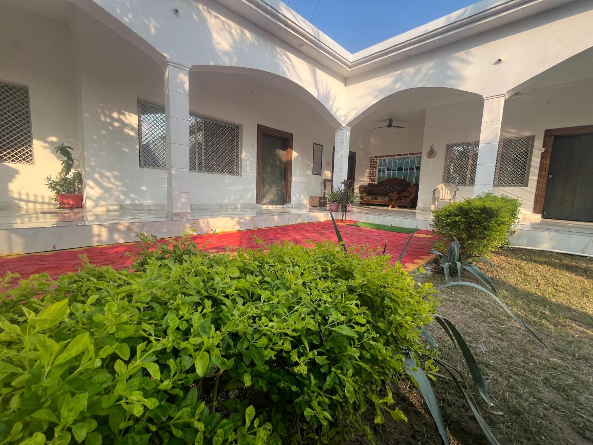 Sunrise Bed & Breakfast Khajurāho Extérieur photo