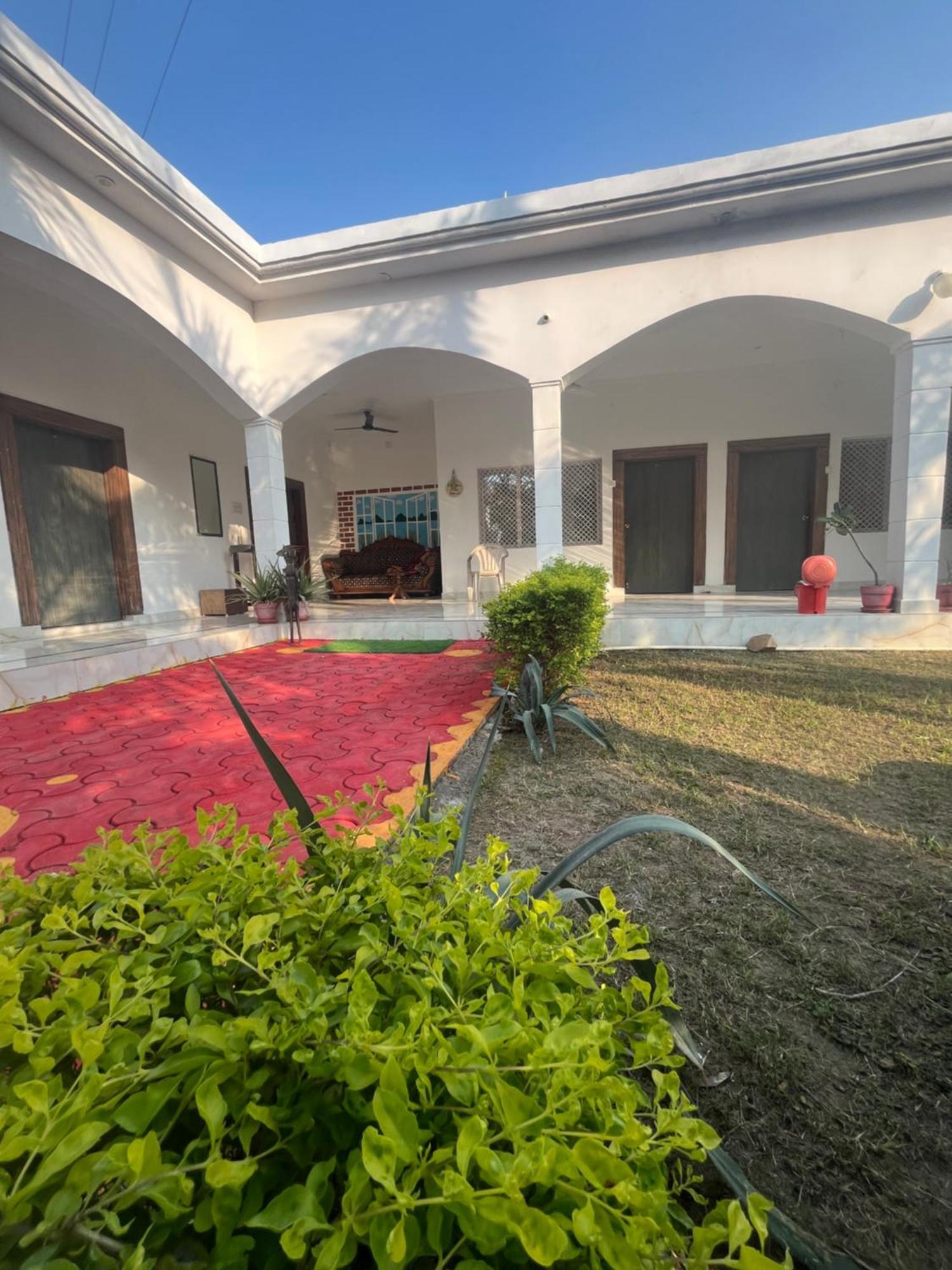 Sunrise Bed & Breakfast Khajurāho Extérieur photo