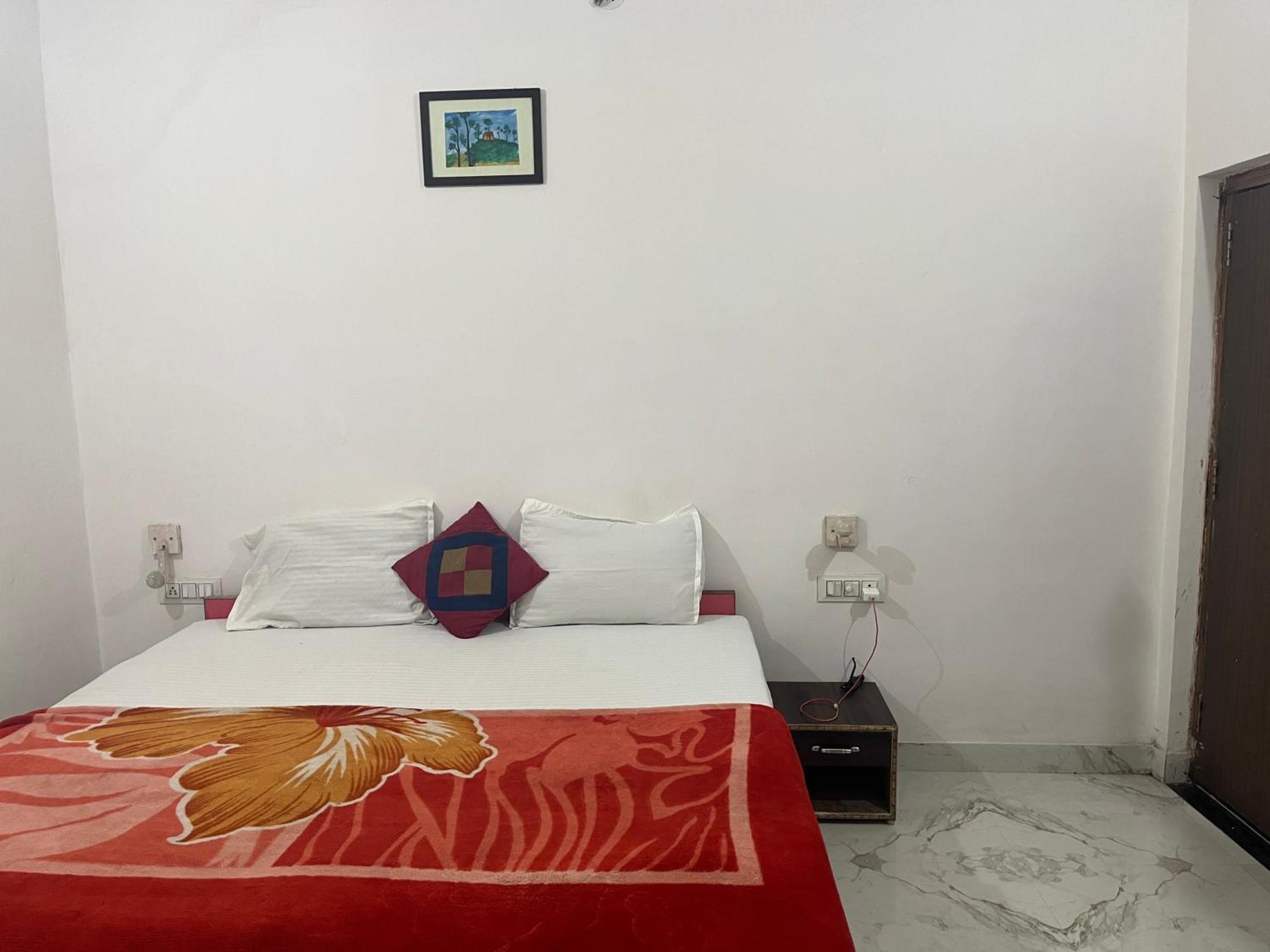 Sunrise Bed & Breakfast Khajurāho Extérieur photo