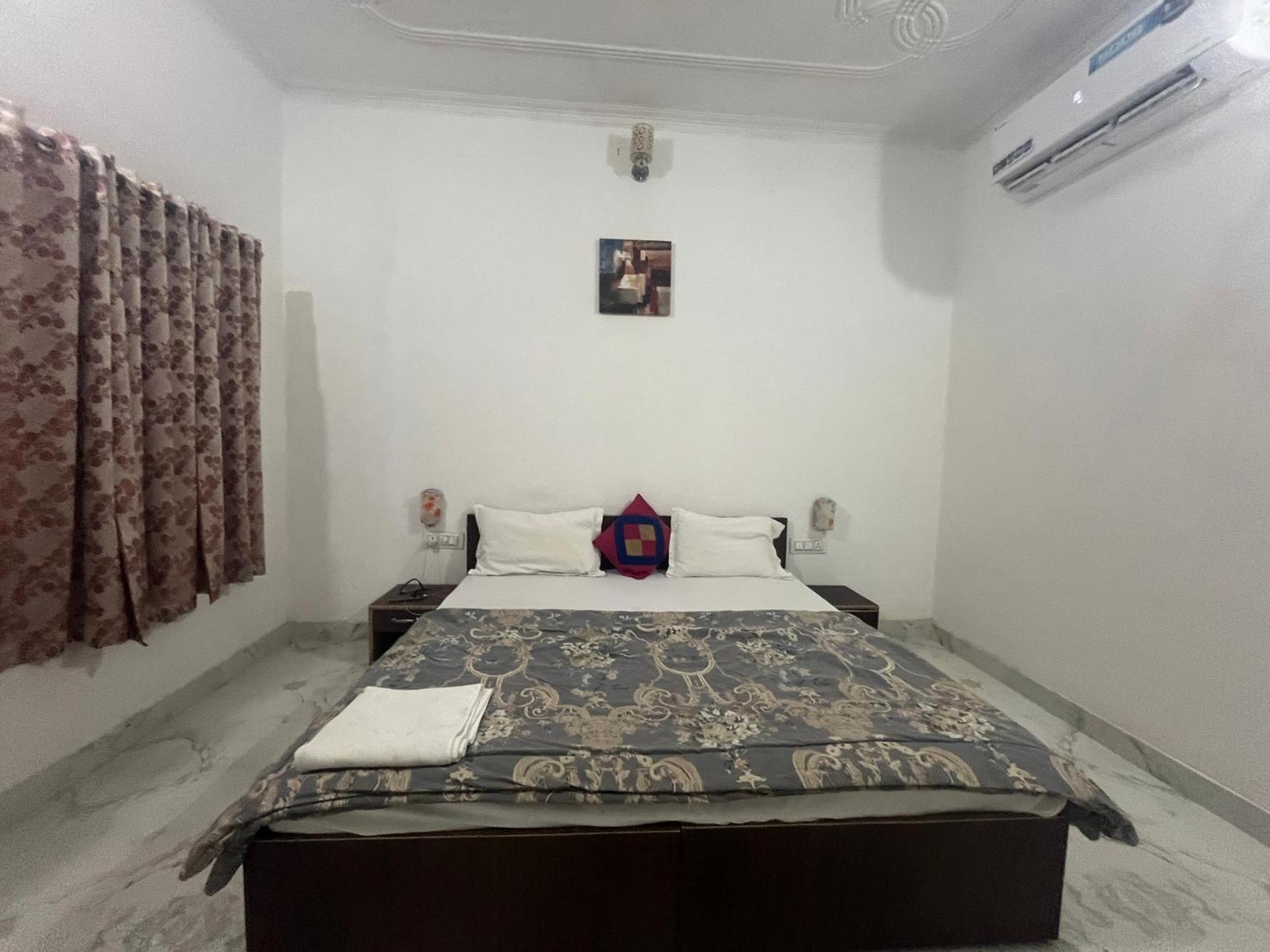 Sunrise Bed & Breakfast Khajurāho Extérieur photo
