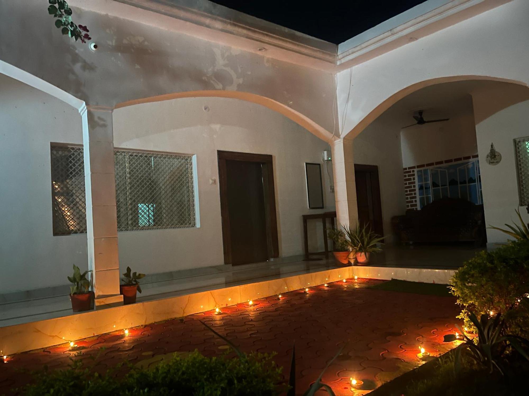 Sunrise Bed & Breakfast Khajurāho Extérieur photo