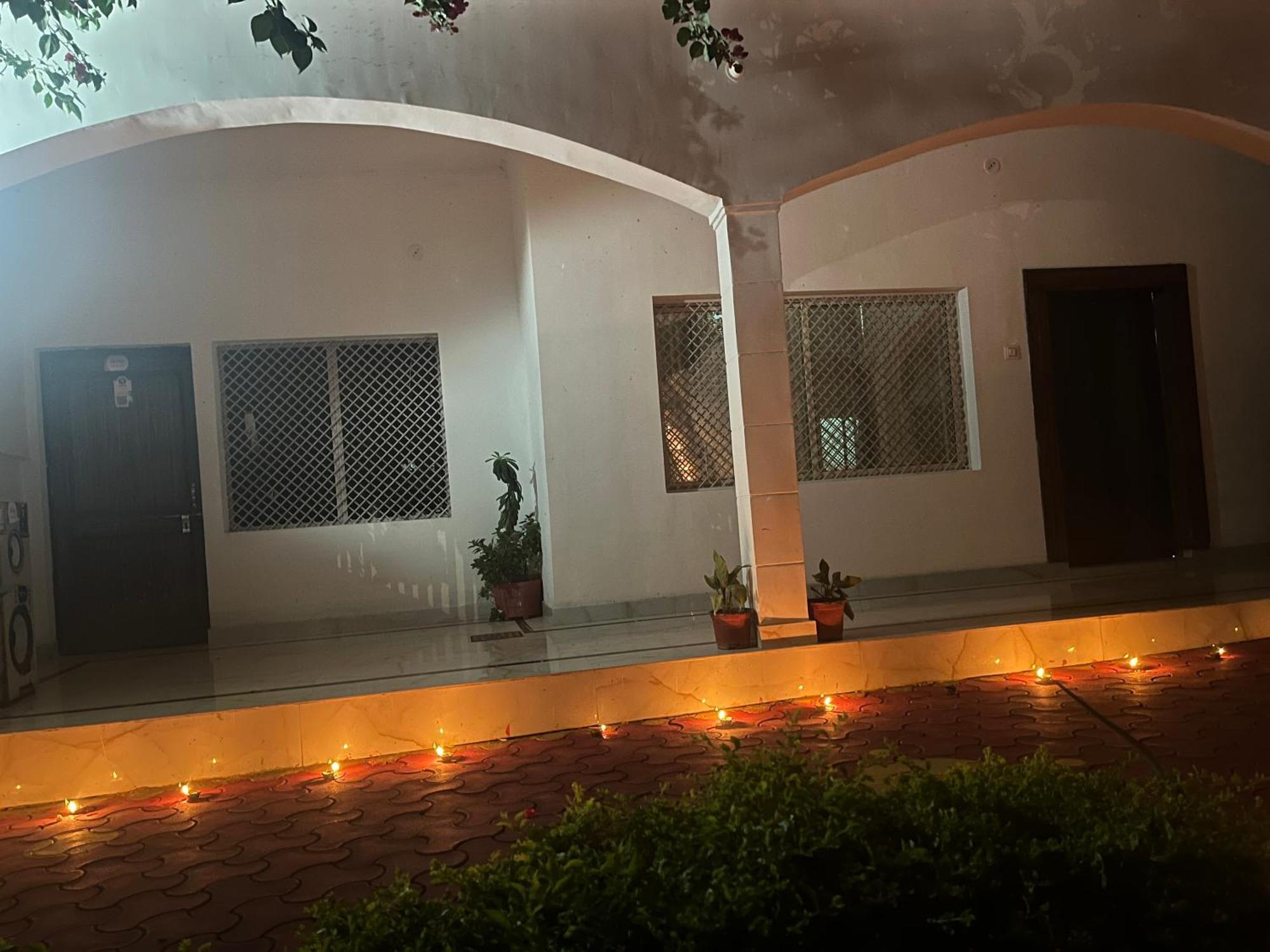 Sunrise Bed & Breakfast Khajurāho Extérieur photo
