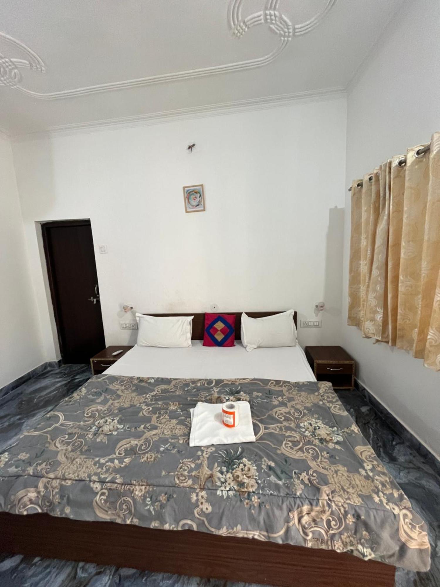 Sunrise Bed & Breakfast Khajurāho Extérieur photo