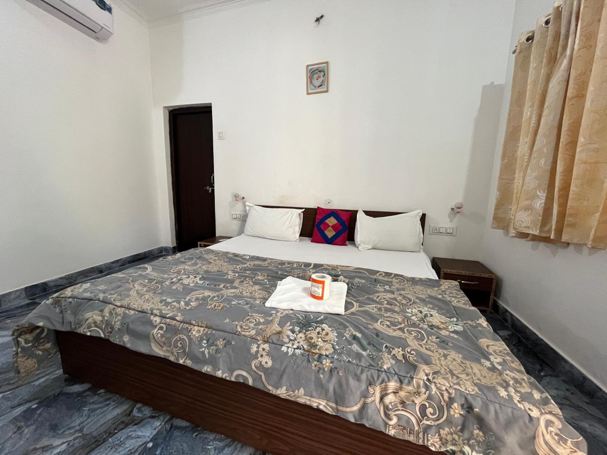 Sunrise Bed & Breakfast Khajurāho Extérieur photo