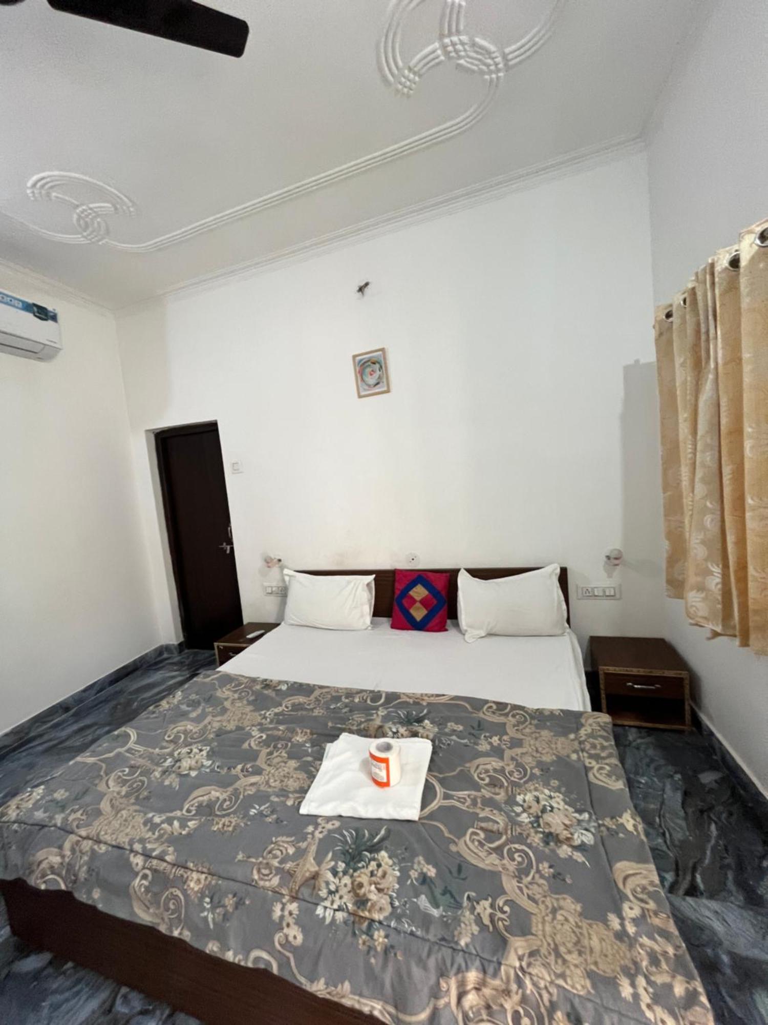 Sunrise Bed & Breakfast Khajurāho Extérieur photo