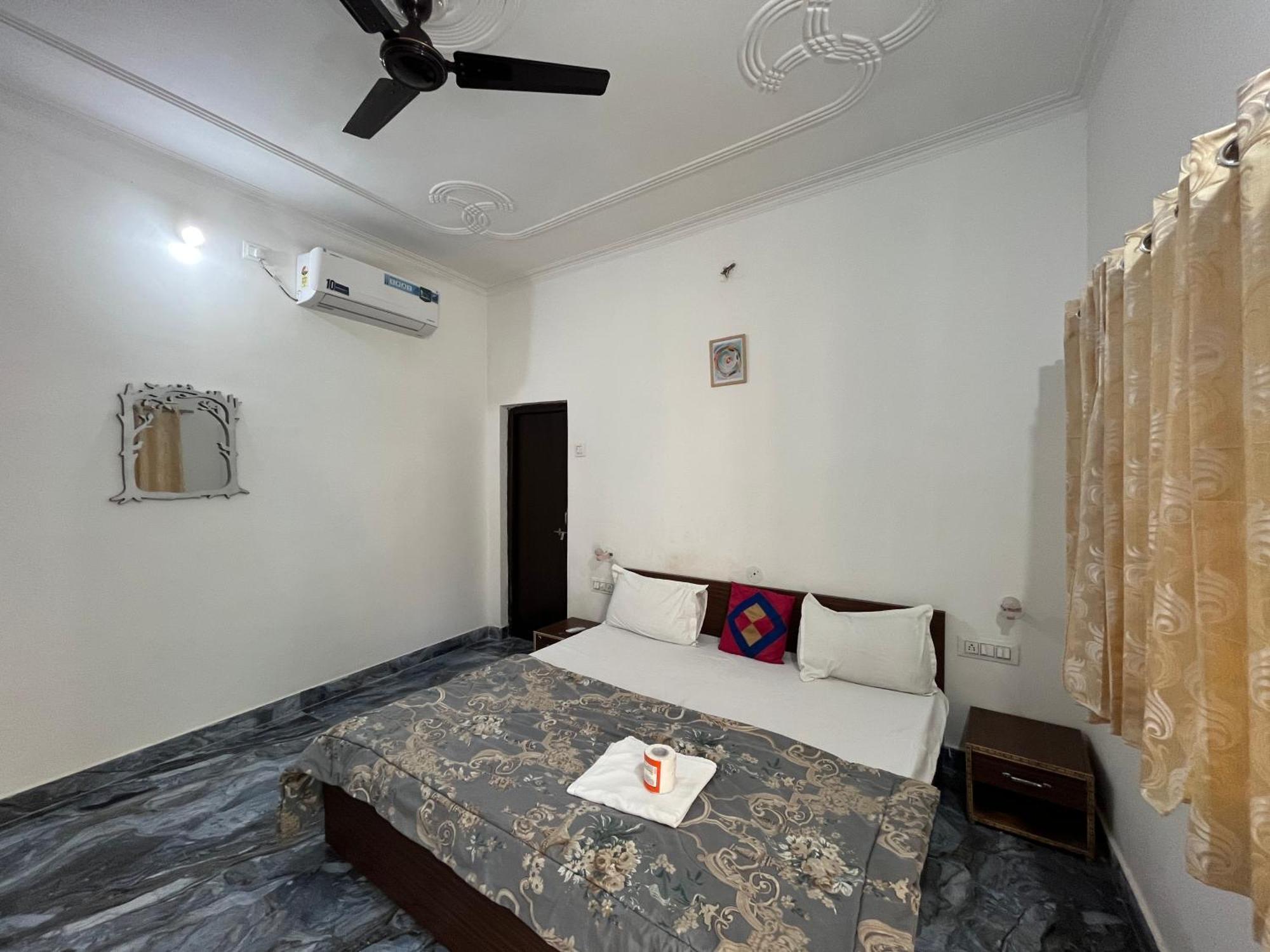 Sunrise Bed & Breakfast Khajurāho Extérieur photo