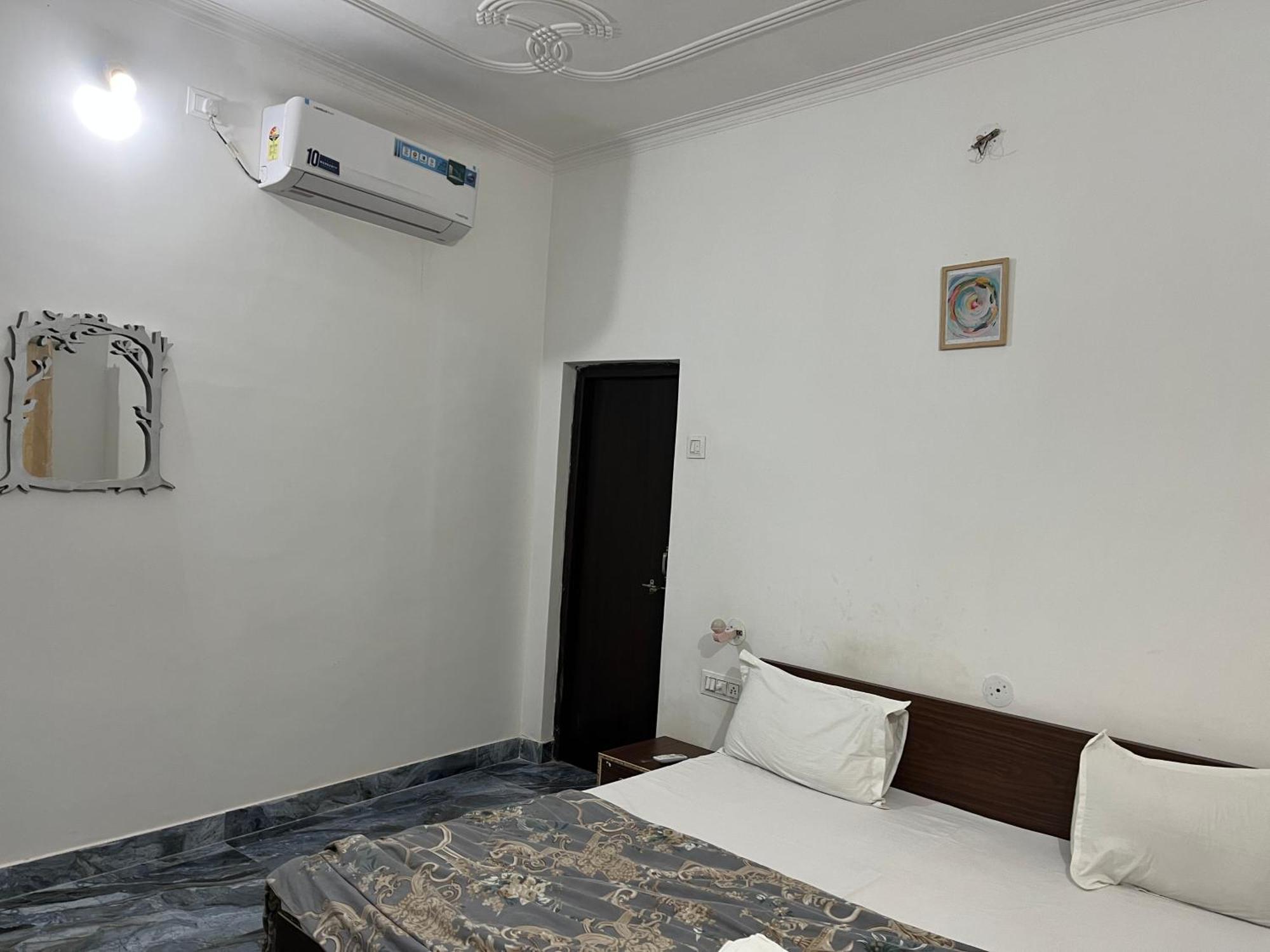 Sunrise Bed & Breakfast Khajurāho Extérieur photo
