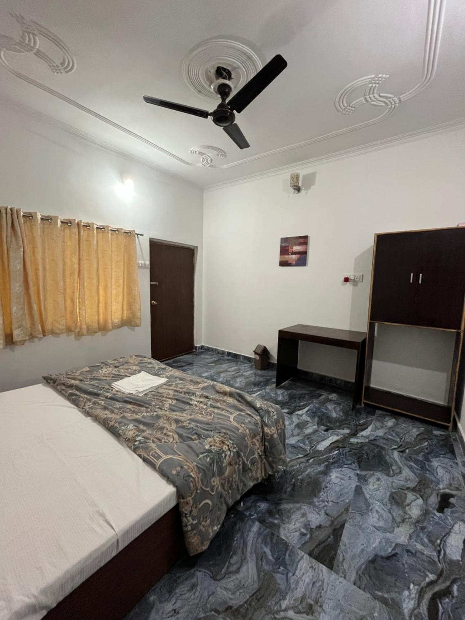 Sunrise Bed & Breakfast Khajurāho Extérieur photo