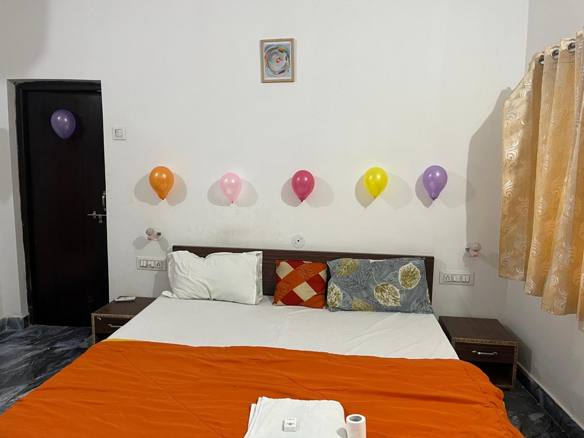 Sunrise Bed & Breakfast Khajurāho Extérieur photo
