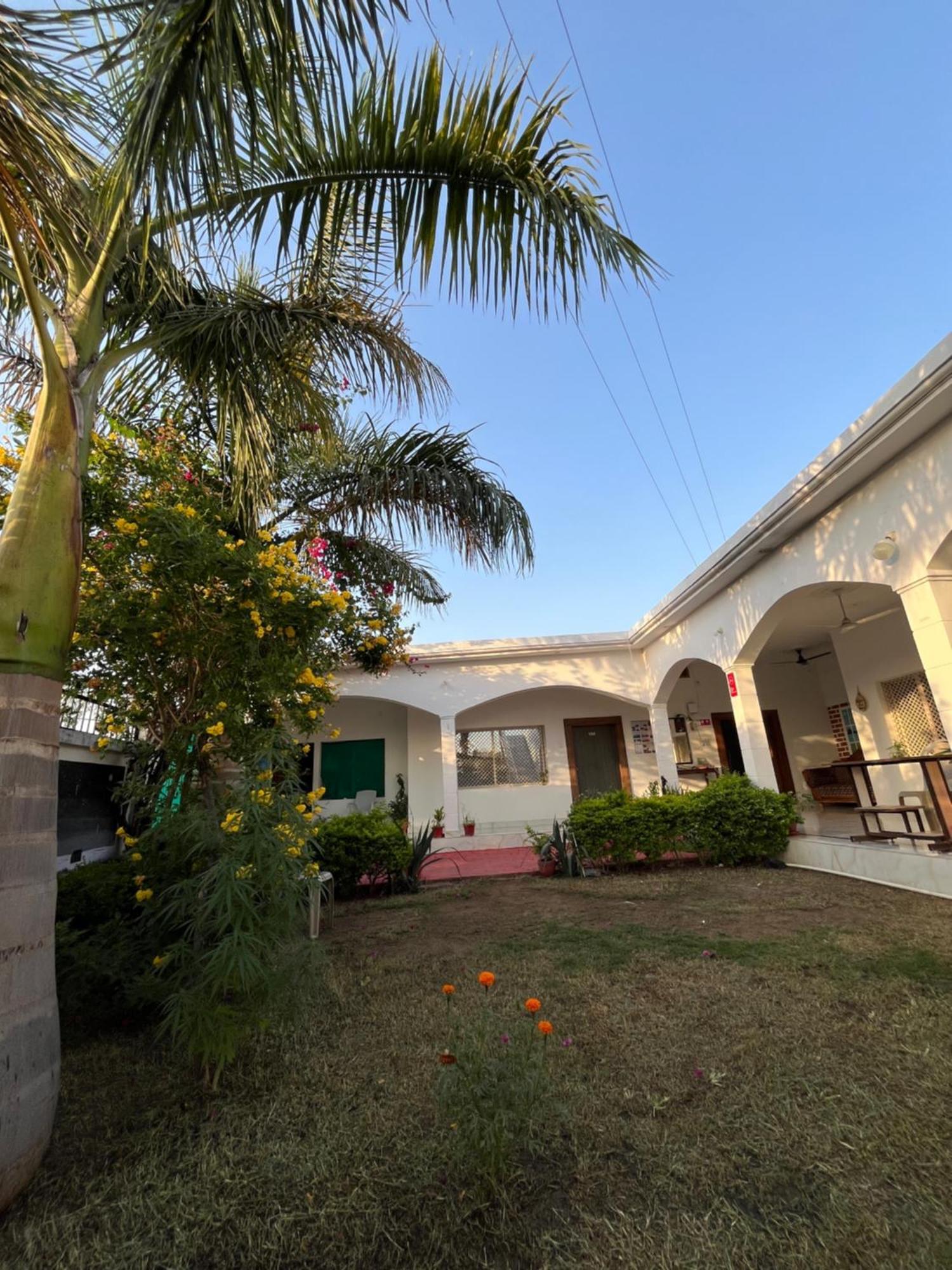 Sunrise Bed & Breakfast Khajurāho Extérieur photo