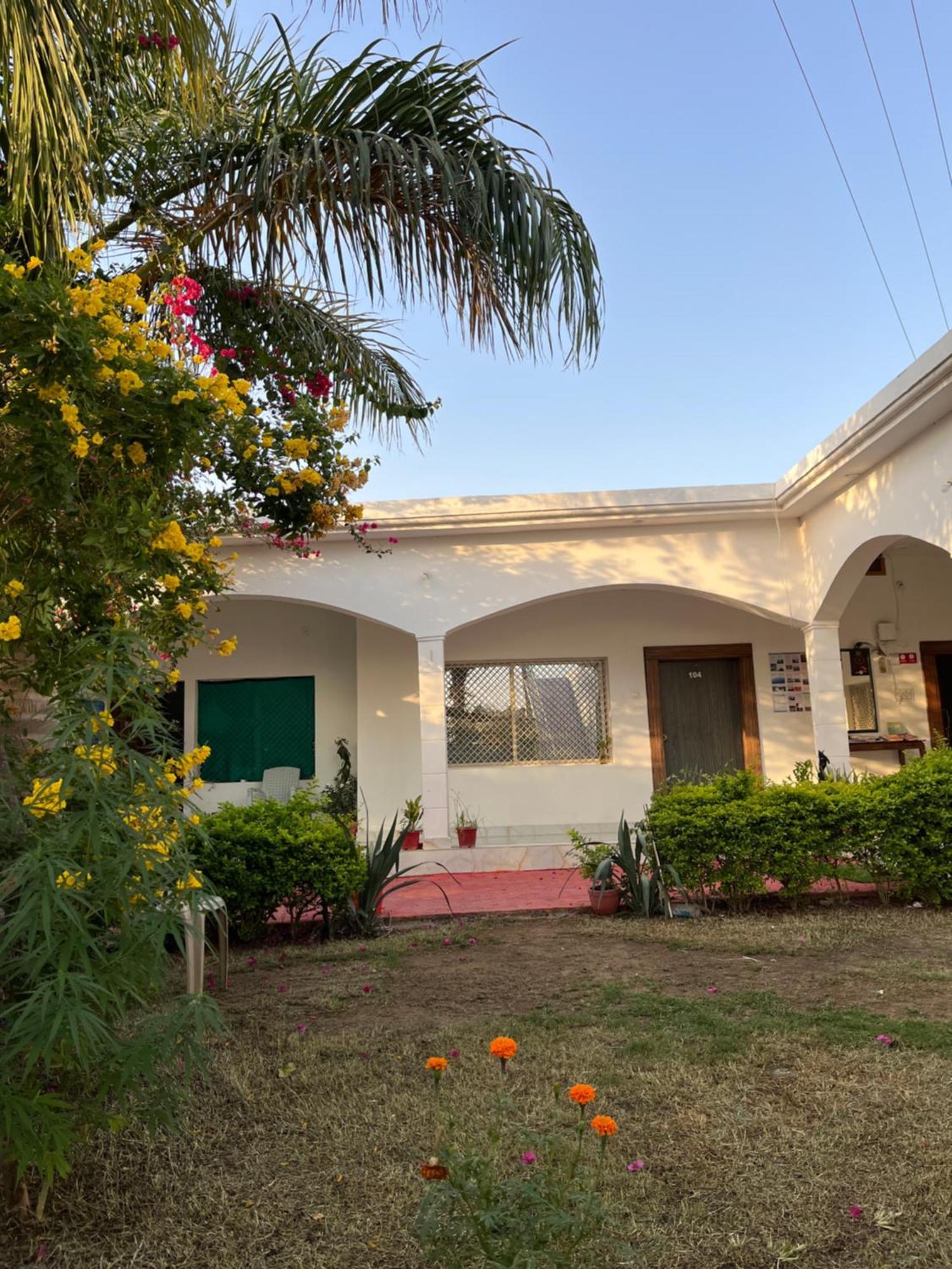 Sunrise Bed & Breakfast Khajurāho Extérieur photo